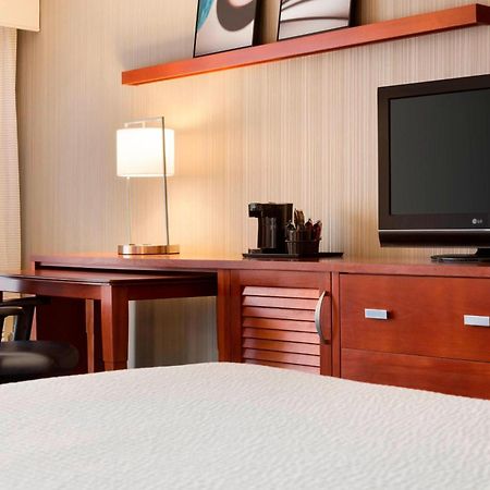 Courtyard By Marriott Champaign Hotel Exterior photo