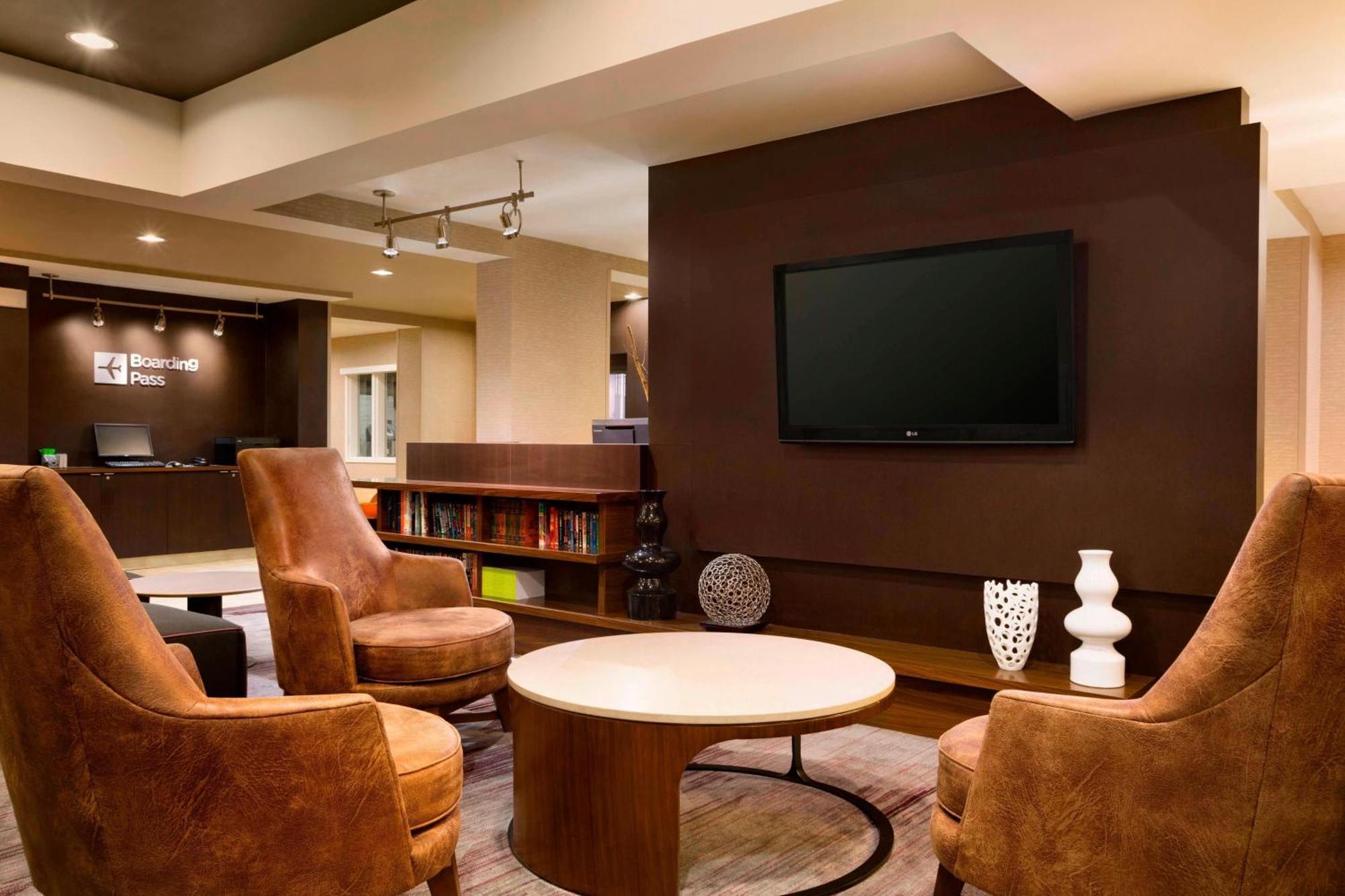 Courtyard By Marriott Champaign Hotel Exterior photo