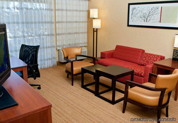 Courtyard By Marriott Champaign Hotel Room photo
